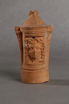 Lichthäuschen mir Medusahaupt Lichthäuschen mir Medusahaupt